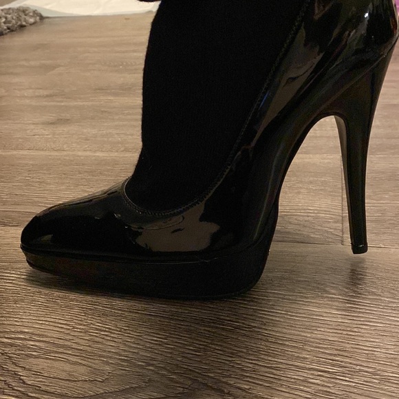 Dolce & Gabanna high heel black patent leather pumps amd socks - Picture 13 of 13
